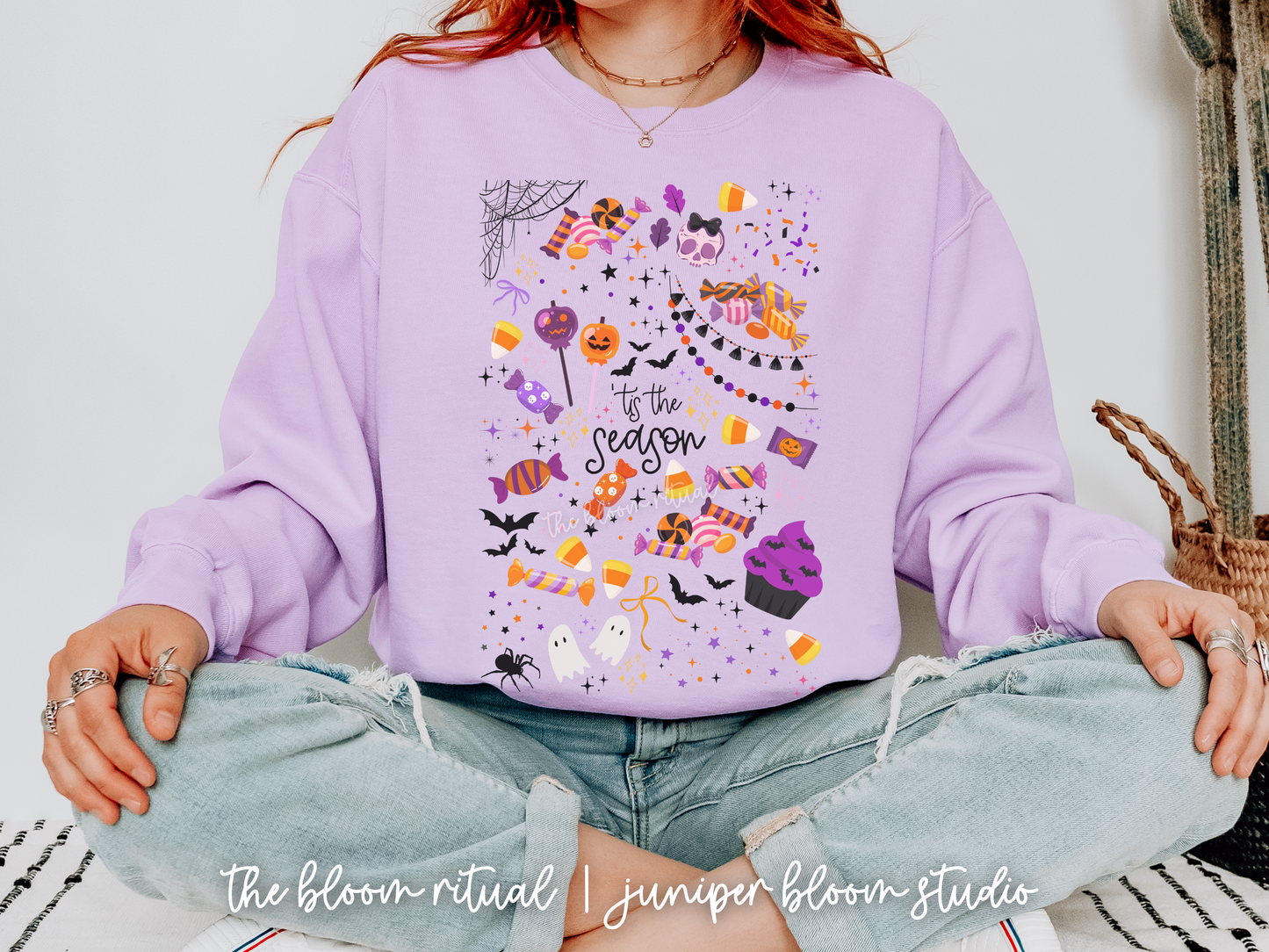 tis the season cute spooky crewneck sweatshirt | halloween gift for fall autumn