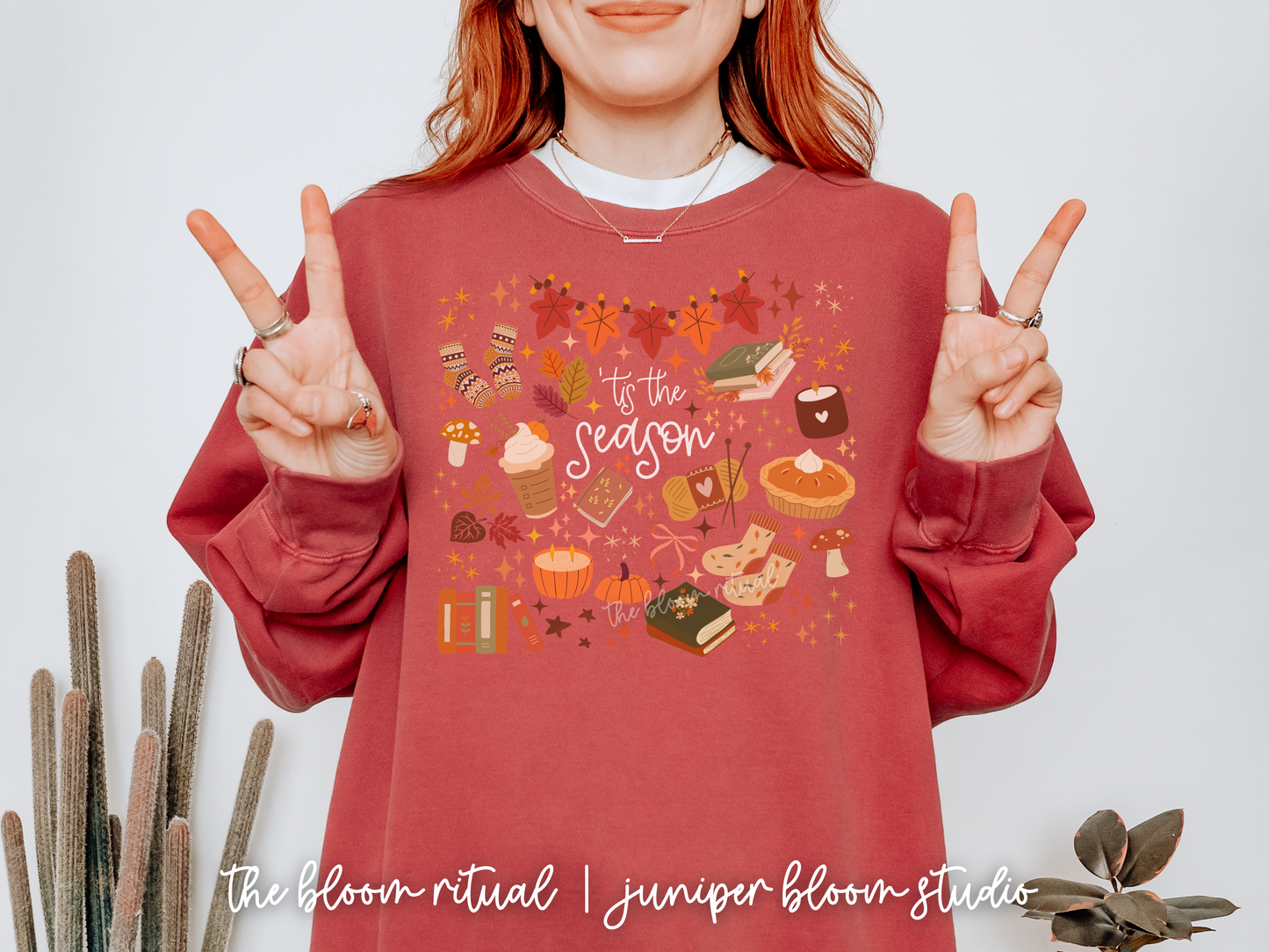 tis the season cute bookish fall crewneck sweatshirt  |  cozy gift for fall autumn